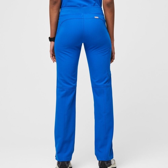Figs Kade Cargo Scrub Pants™ - Picture 2 of 9